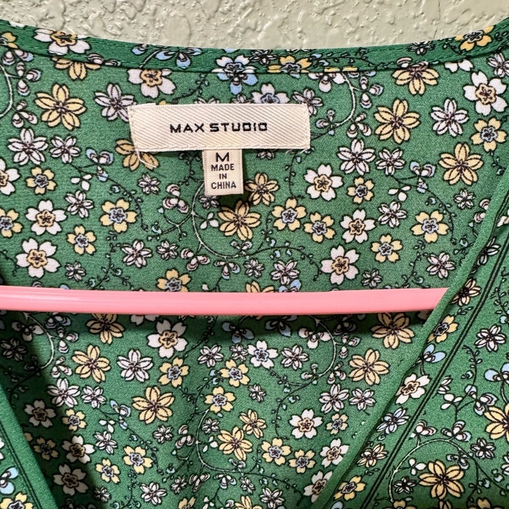 Max Studio Green Floral Blouse - Picture 2 of 5